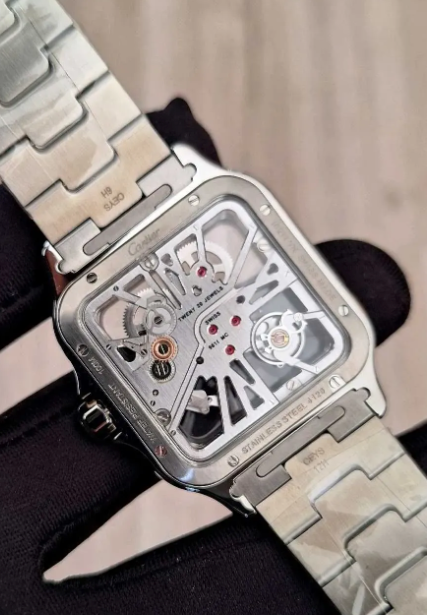 Captura de pantalla 2025-12-12 a la(s) 9.08.26 a. m. CARTIER SANTOS SKELETON